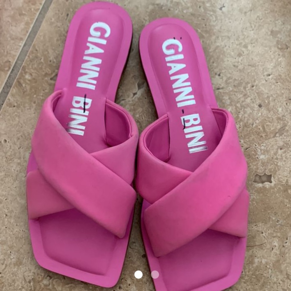 New Gianni BINI Pink Faux Leather Slides